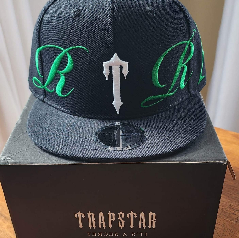 trapstar green bee/black hat